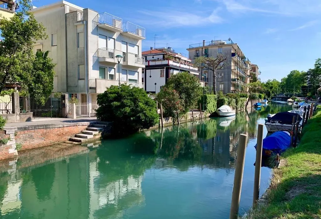 Villa Venice Movie-1